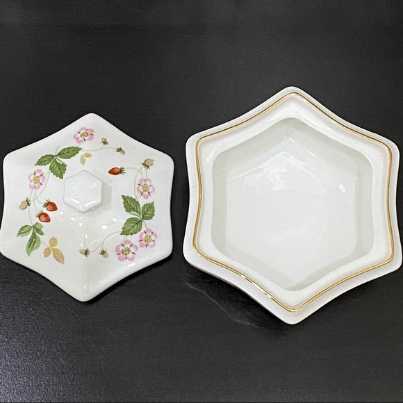 Vintage WEDGWOOD Wild Strawberry Trinket Box - Picture 4 of 9